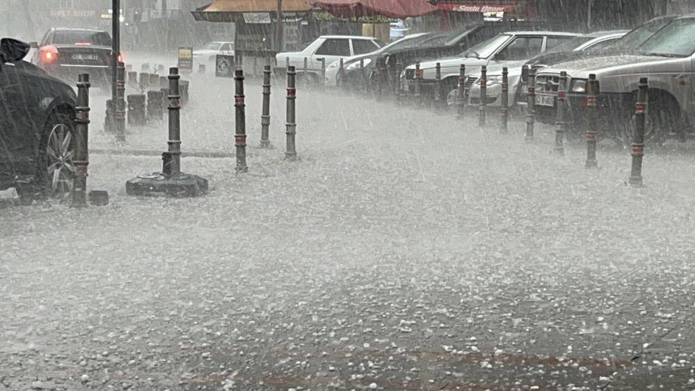Tahminciler 4 gün, Meteoroloji saatler kala uyarmıştı! Konya’da tarihe geçecek yağış 17